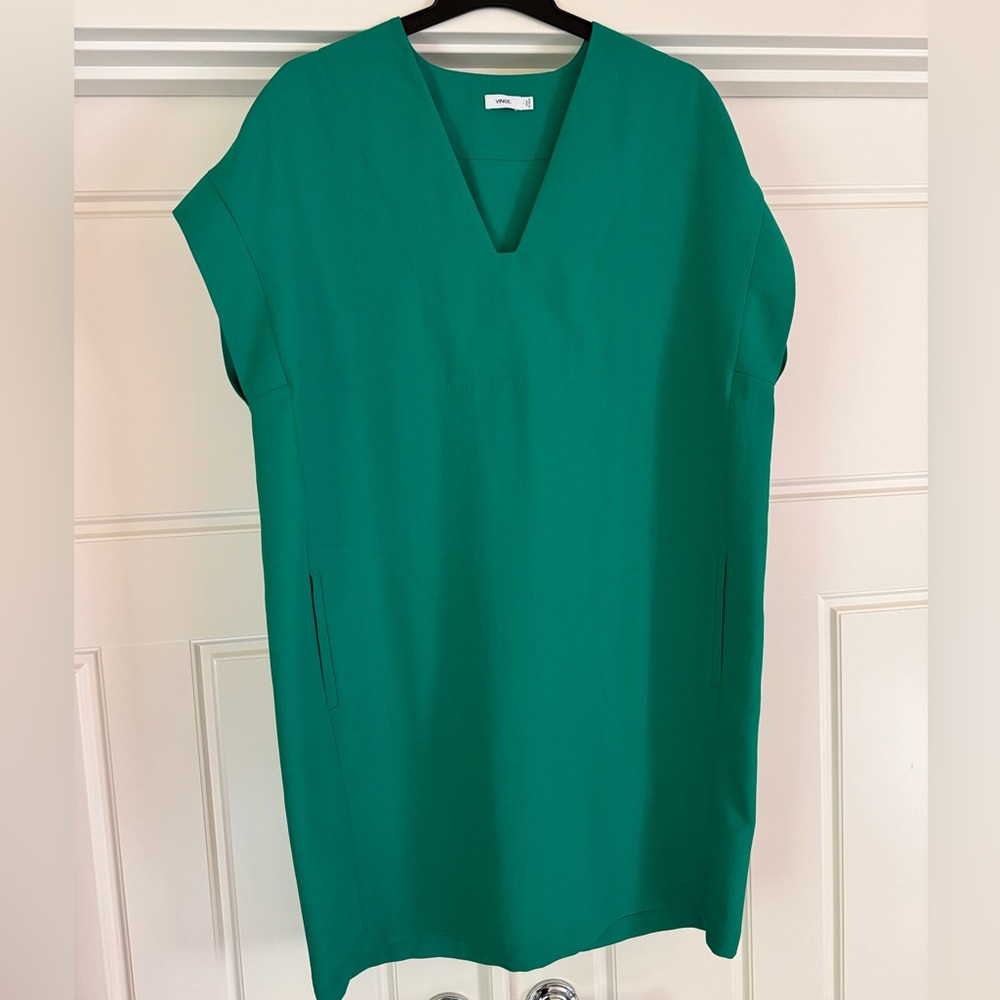 Vince Emerald Green V Neck Dolman Sleeve Knee Length Dress With Pockets